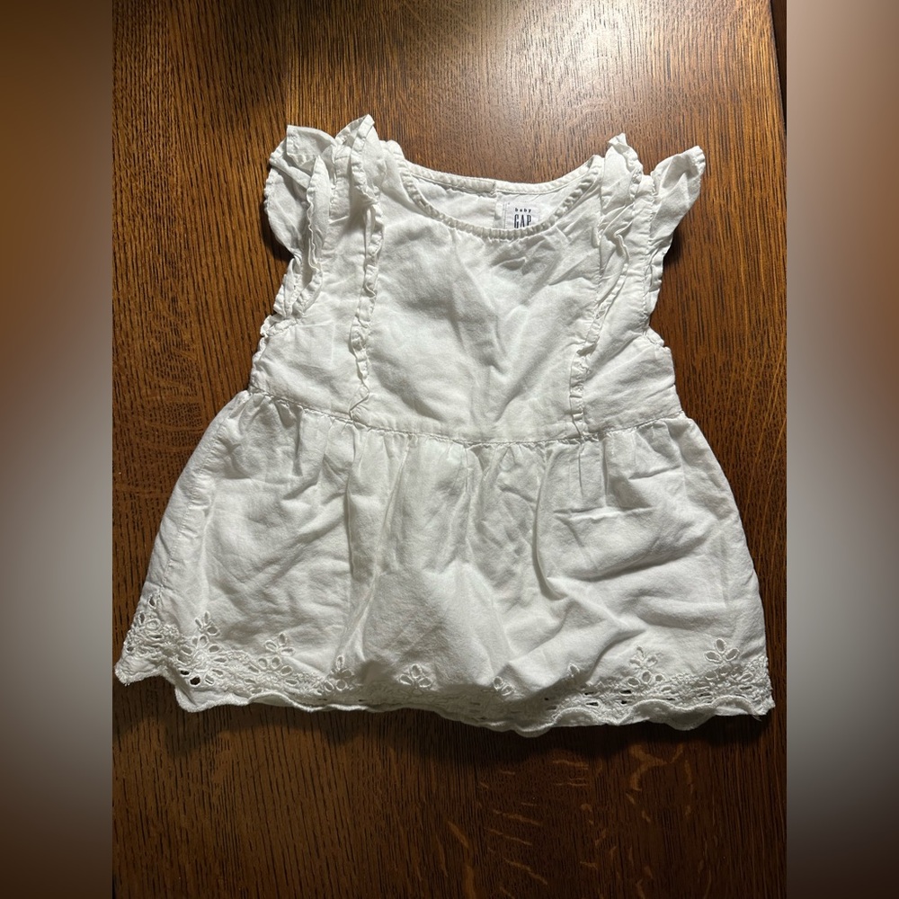 Baby Gap~White Ruffled Kids Top~Size 5